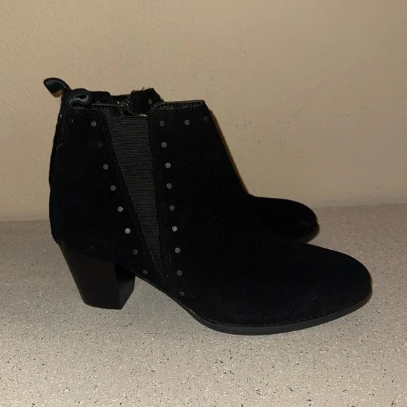 Vionic Women’s Landen‎ Studded Black Suede Block Heel Booties Size 9 - Picture 3 of 9